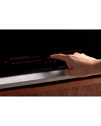 Индукционная варочная панель Electrolux EIP8146