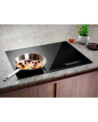 Индукционная варочная панель Electrolux EIS7548
