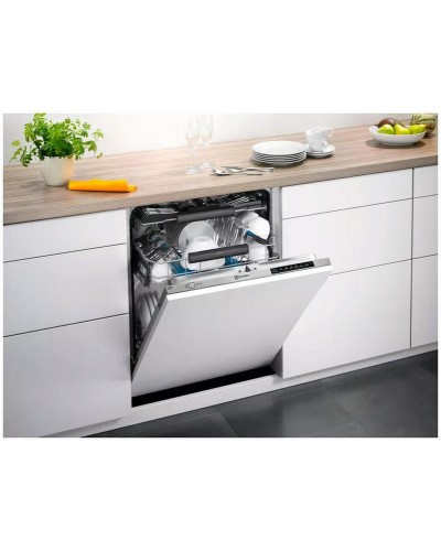 Встраиваемая посудомоечная машина Electrolux ESL8523RO