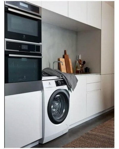 Стирально-сушильная машина Electrolux EW8WR261B